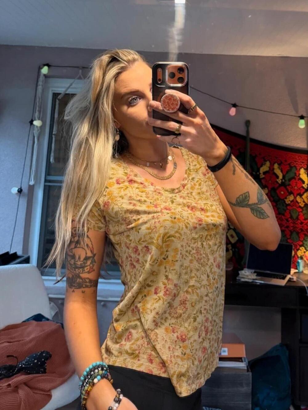 Old Navy Everywear Pink and Yellow Floral-design Short Sleeve Tan/Khaki Tee
